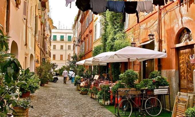 Quartiere XI Portuense Apartment | Panoramic Castle Apt Trastevere 10min to S Peter Historic Center Free parking