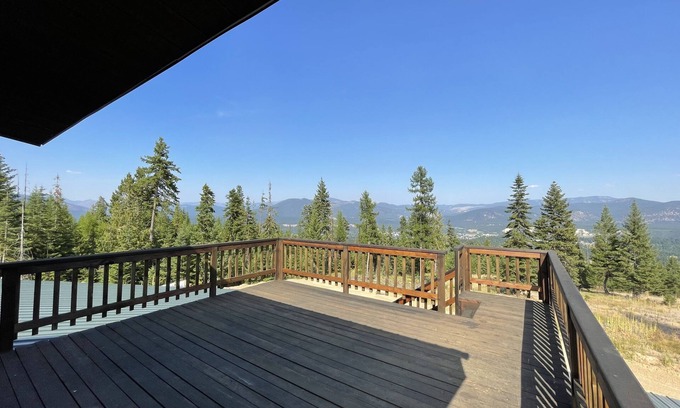 Libby House | Panoramic Mountain View Loft