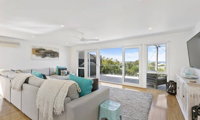 Torquay House | Panoramic Ocean Views in the Heart of Torquay