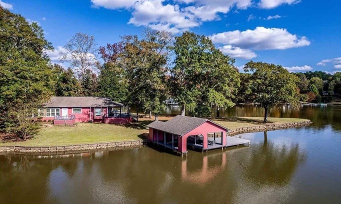 Eatonton House | Panoramic Point - Sleeps 12, Amazing Views + More!