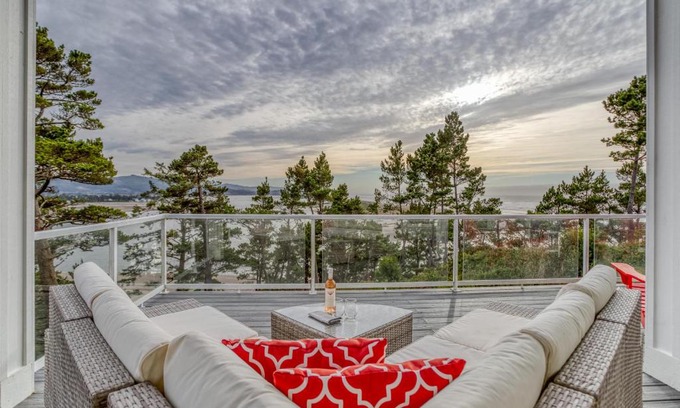 Lincoln City House | Panoramic Point