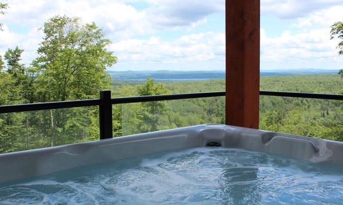 Austin Ski Chalet | Panoramic view of Magog - Spa - Archimede