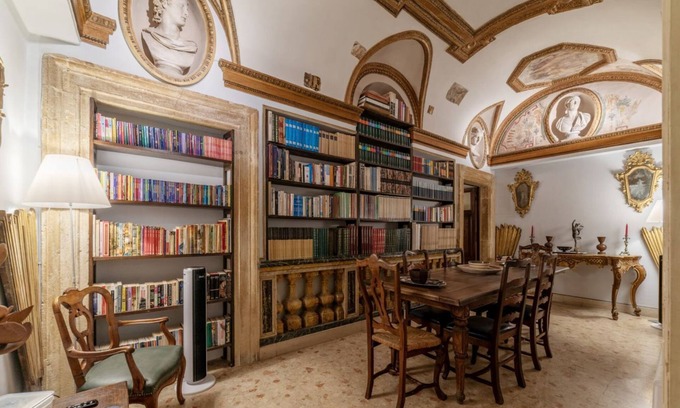 Rione VIII Sant'Eustachio Apartment | Pantheon Apartment - The hidden corner of the paintings