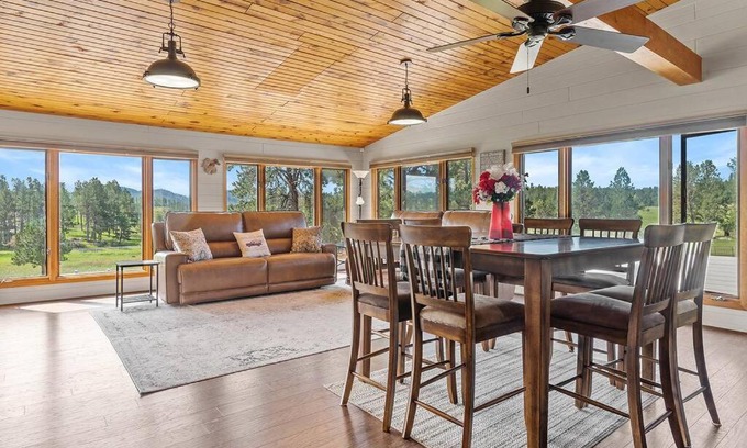 Custer House | Papa’s Place on Willow Creek