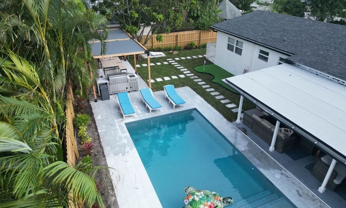 Flamingo Parks House | Paradise Awaits - Your Luxurious Getaway in West Palm Beach