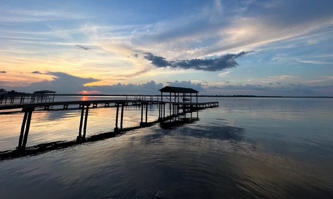 Ono Island House | Paradise Beach Retreat ~ Tranquil, Terrific Waterfront Home on Perdido Bay, Fishing, Sleeps 9, Pets