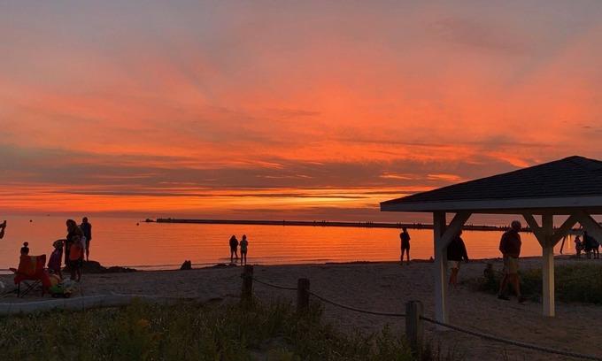 Port Elgin Hotel | Paradise Inn On The Beach