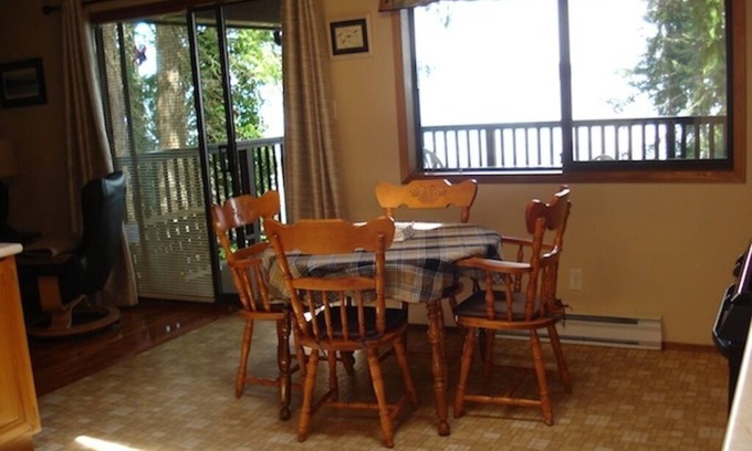 Regional District of Nanaimo Cottage | Paradise on Your Doorstep-Gateway to Mid-Island Attractions Unit No-18
