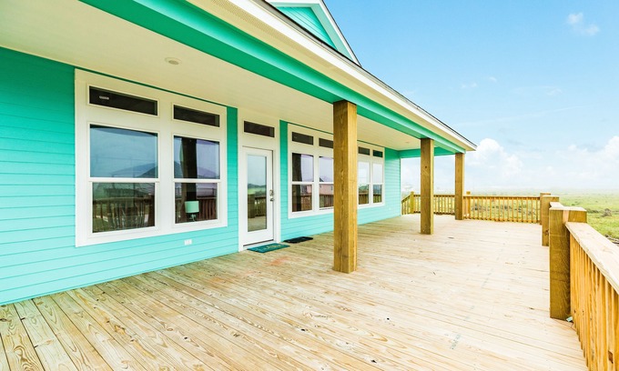 Crystal Beach House | Paradise | Steps to Beach | Game Room | Family Fun