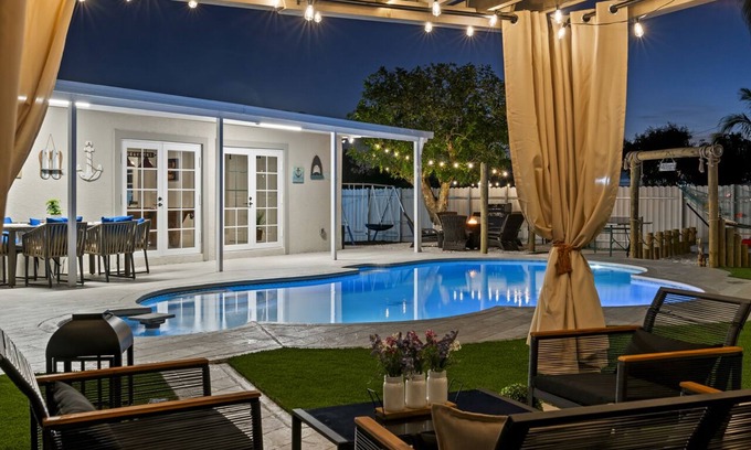 Westgate House | Paradise Villa-Lux Villa Near Beach, Pool & Fun Stay.