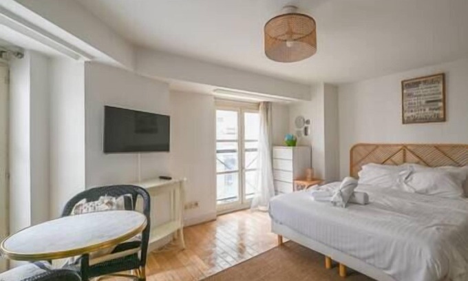 Gaillon Apartment | Paris, Opéra 1. Comme Chez soi
