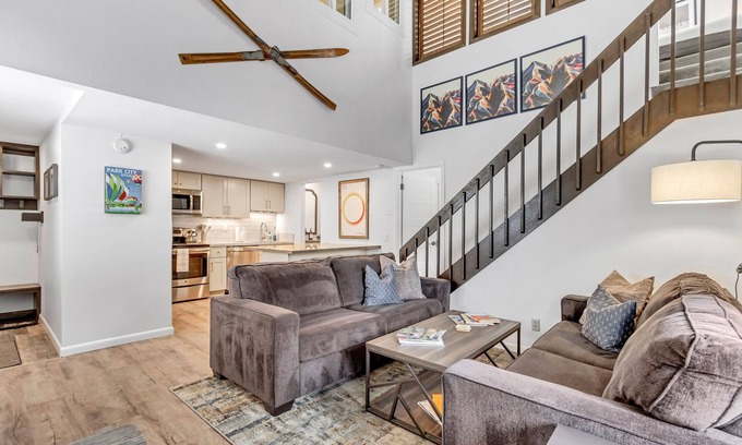 Park City Condo | Park City/Canyons Condo. Walk to pool, hot tub, lift. Short ride to Park City.
