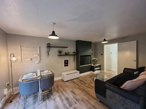 Salfords Apartment | Park View Garden apartment