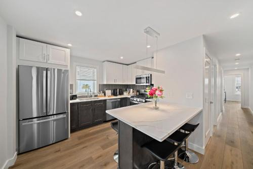 Ward Two Apartment | Parking 3BR2Bth Cambridge Boston W&D Subway AC