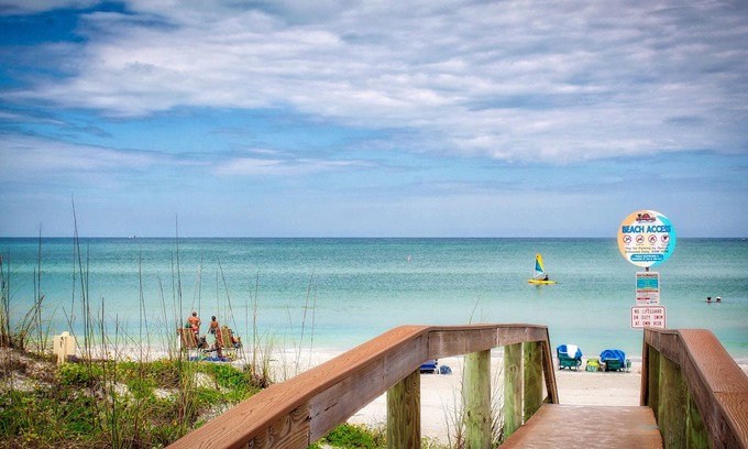Pass-a-Grille Historic District Condo | Pass A Grille Gulf Way Beachfront 10