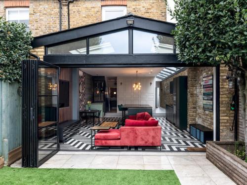 Canbury House | Pass the Keys Gorgeous 4 bedroom with parking Kingston London