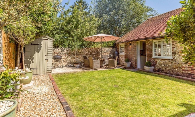 Singleton Cottage | Pass the Keys | Charming Cottage with pretty Private Garden