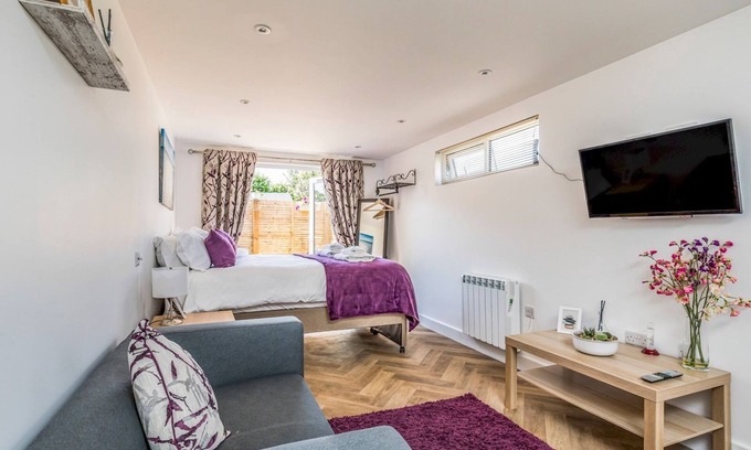East Wittering Apartment | Pass the Keys | Charming Chalet A Stone's Throw From The Beach!