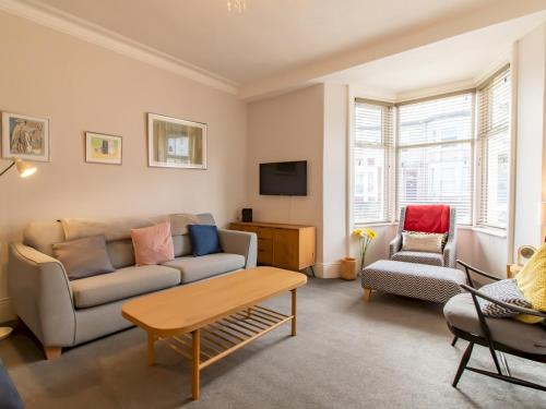 Cullercoats Apartment | Pass the Keys Charming Seaside Retreat 2BR Flat in Cullercoats