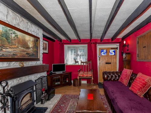 Puriton House | Pass the Keys Cosy Cottage with Fireplace