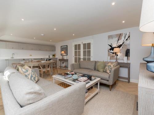 Bath Apartment | Pass the Keys Stunning Coach House in Central Bath with parking