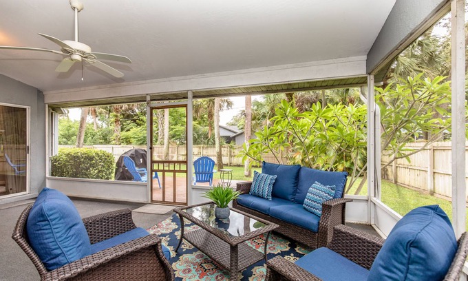 Sebastian Highlands House | πΉπ Patio Paradise! 3BR/2BA Private/Fenced Yard, Pet Friendly, and Quiet!