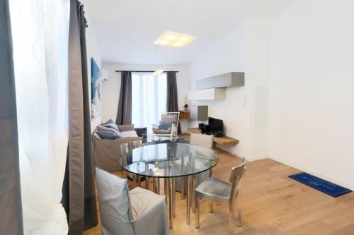 Carabacel Apartment | Patio Wilson