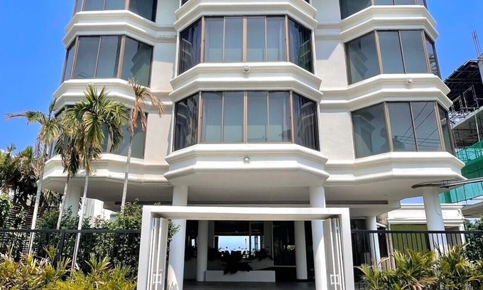 Pratumnak Hill Hotel | Pattaya Private Beachfront Property