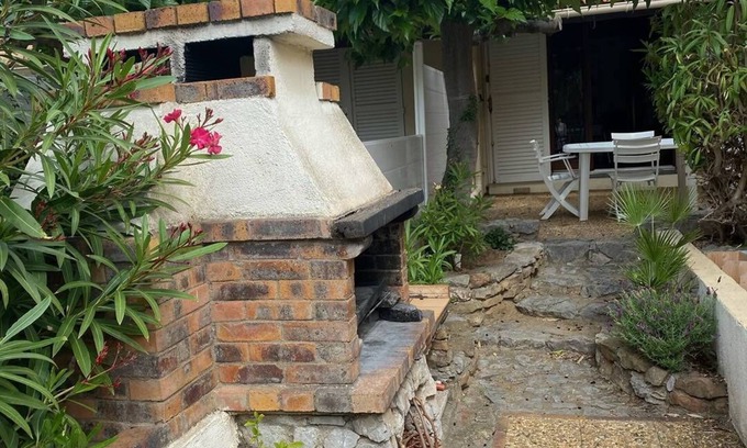 Saint-Pierre-la-Mer House | Pavillon studio 5min from the beach