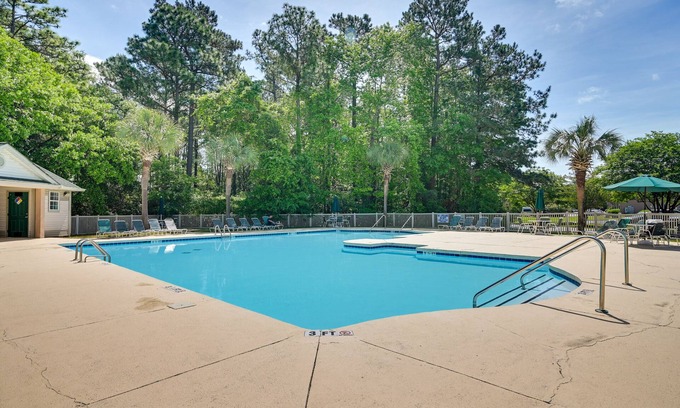 Pawleys Island Condo | Pawleys Island Condo w/Screened Porch + Golfing!