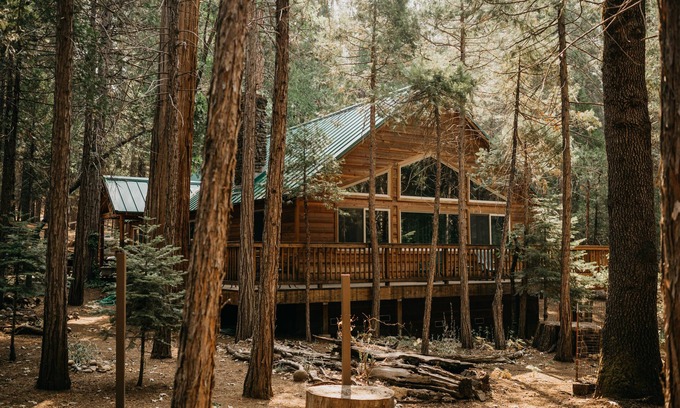 North Wawona House | Peace of Mine - Cabin inside Yosemite! - Dog Friendly!