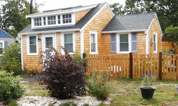 Dennis Port Cottage | Peaceful 2 Bdrm Cottage WiFi A/C Ingrd Pool & Walk To Beach!