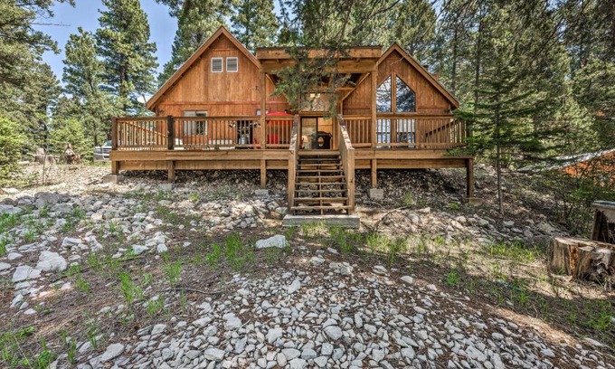 Cloudcroft House | Peaceful and Private Cloudcroft Cabin with Deck!