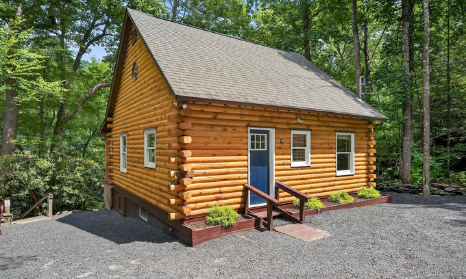 Rowland Cabin | Peaceful and Private Delaware Riverfront Log Cabin.