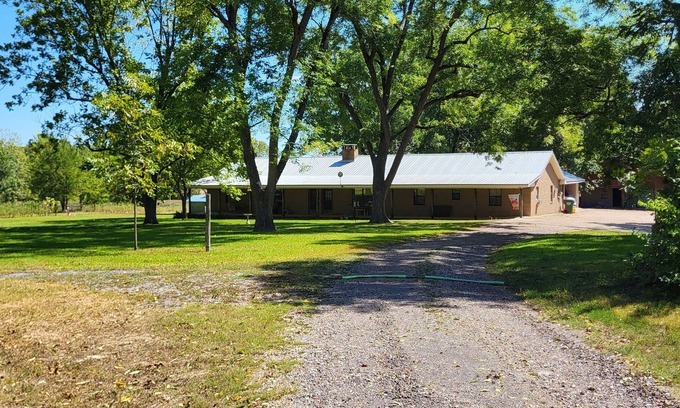 Macon Apartment | Peaceful and quiet 2-bedroom apartment with WiFi, AC in Macon.