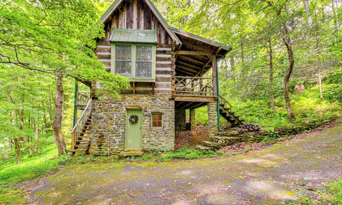 Burnsville Cabin | Peaceful Burnsville Cabin By South Toe River!