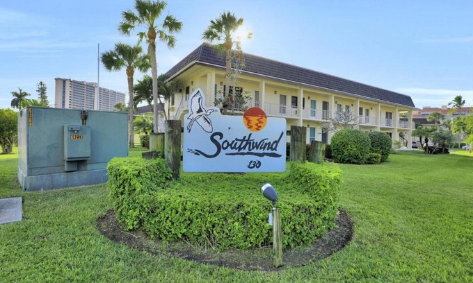 Marco Island House | Peaceful condo with pool and brief walk to beach