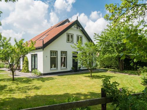 Schoorl House | Peaceful Dune Retreat with Garden
