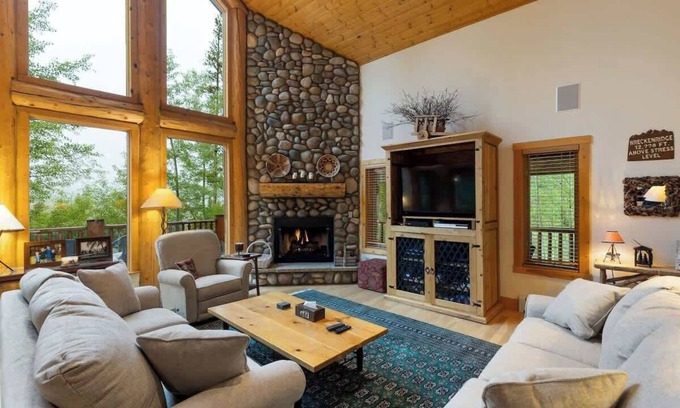 Breckenridge Cabin | Peaceful Forest Getaway with Stunning Views