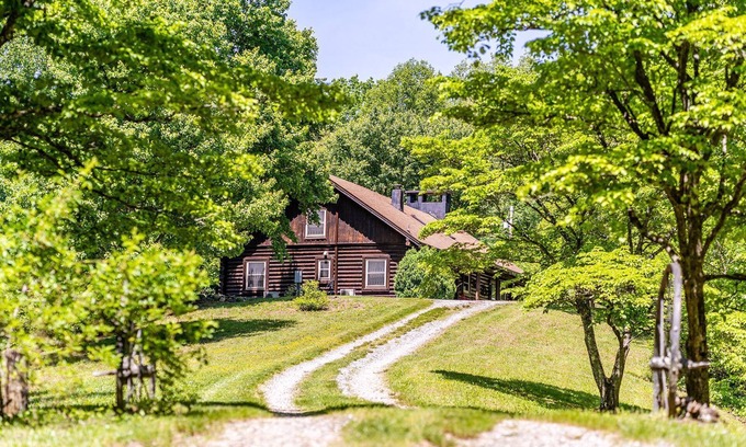 Whittier House | Peaceful, Large, Smoky Mountain View Log Home. Nestled in a quiet cove.