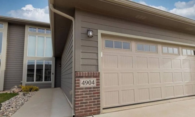 Sioux Falls Condo | Peaceful Luxury in a 3 bedroom, 2.5 bath home. Feels like home!