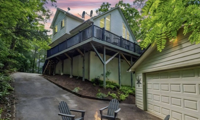 Lake Lure House | Peaceful mountain retreat with resort lake amenities