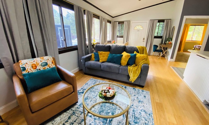 Pipestem Ski Chalet | ⛰️Peaks of Pipestem ⛰️nBrand new listing with all NEW furnishings