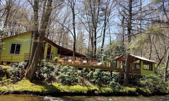 Laurel Fork House | Pebble Creek Magical Retreat 23 acres Sleeps 17 Log House Large Shelter Deck