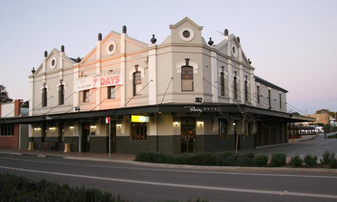 Cessnock Hotel | Peden's Hotel