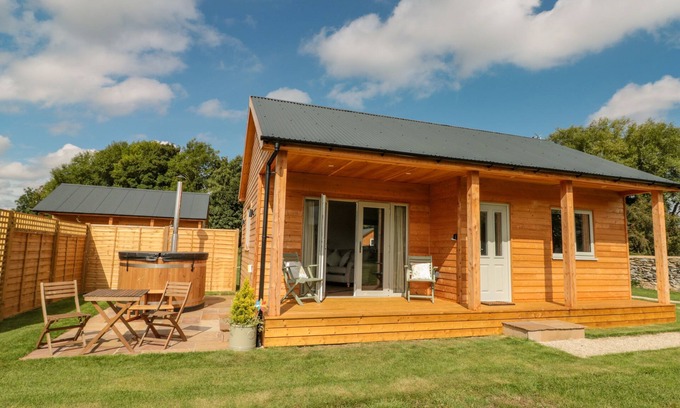 Easterside Cottage | PEEP O' DAY, romantic, character holiday cottage in Kirkbymoorside
