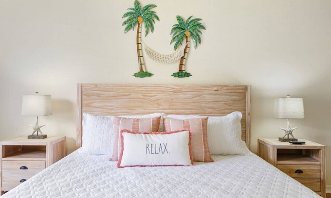 Palm Coast Apartment | Pelican Palm - Autumn air - poolside flair!