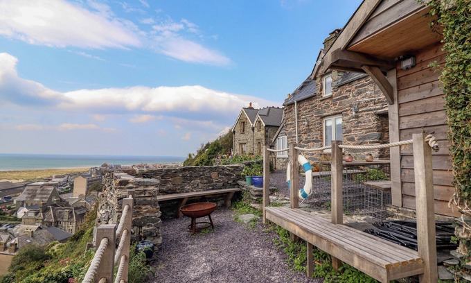 Barmouth Cottage | PENGARREG, pet friendly, character holiday cottage in Barmouth