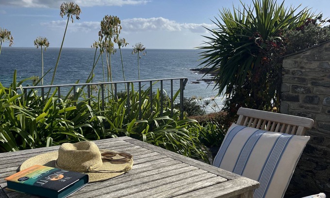 Portscatho Cottage | Pengerein - a holiday home that sleeps 4 guests in 2 bedrooms