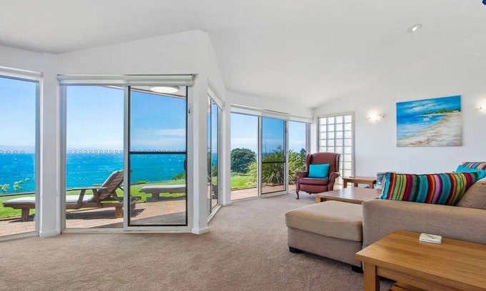 Culburra Beach House | Penguin Head Retreat – Stay 3, Pay 2!